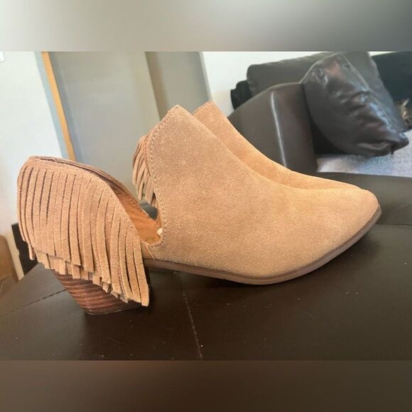 Report tan leather fringe slide pointed toe women’s heeled boots. Size 6.5 - Picture 3 of 7